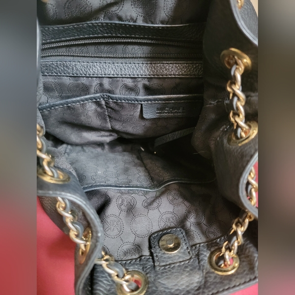 Michael Kors Frankie Bucket Bag - Picture 3 of 3